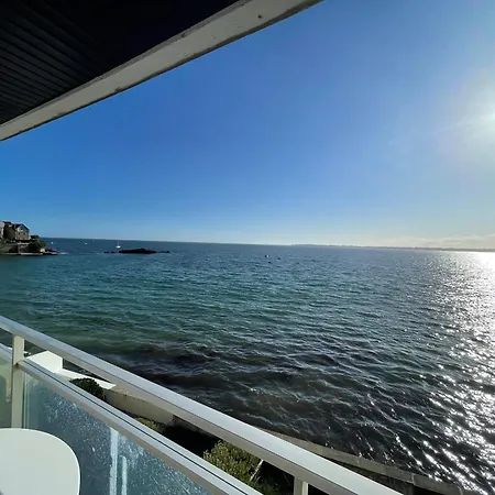 Sur L'o Studio: Beachfront Panoramic Sea View Apartment