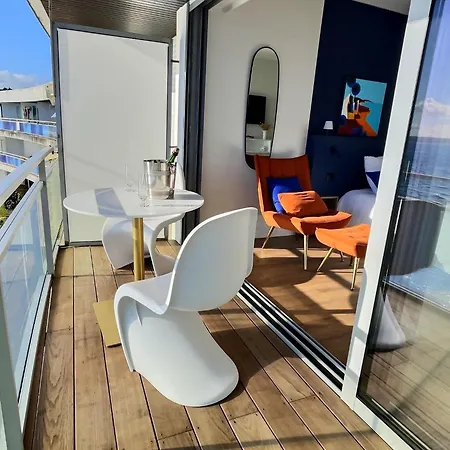 Sur L'o Studio: Beachfront Panoramic Sea View * Concarneau
