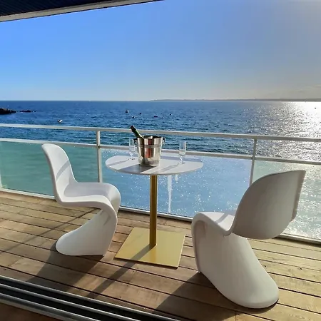 Sur L'o Studio: Beachfront Panoramic Sea View Apartment *