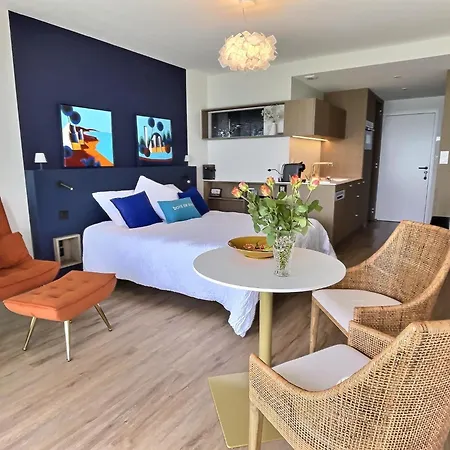 Apartment Sur L'o Studio: Beachfront Panoramic Sea View