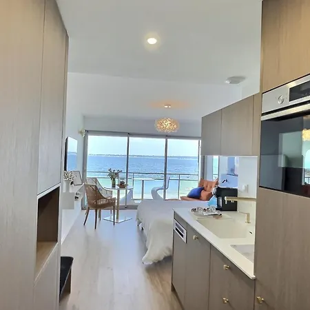 Sur L'o Studio: Beachfront Panoramic Sea View Apartment *