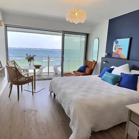 Sur L'o Studio: Beachfront Panoramic Sea View Apartment Concarneau
